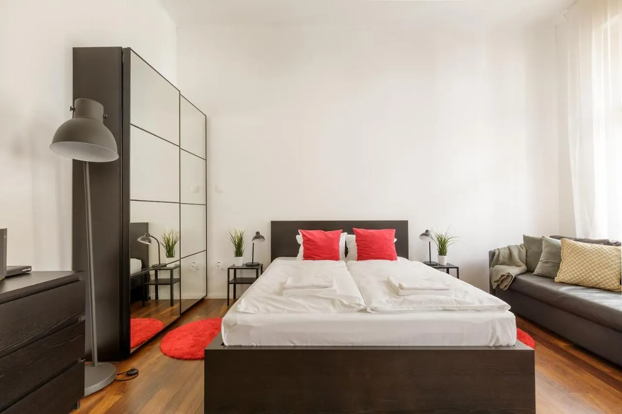 Red Dot Two - New Unit In The Heart Of Party Town Apartment Budapesta