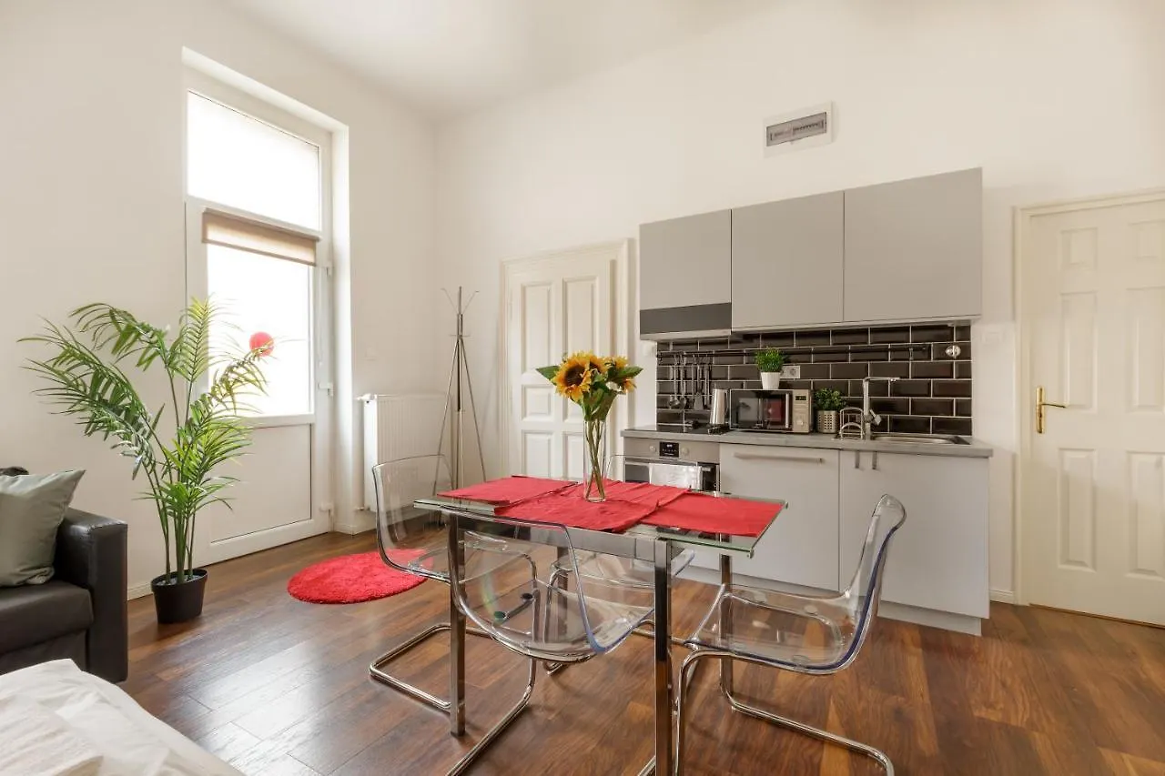 Red Dot Two - New Unit In The Heart Of Party Town Apartment Budapesta