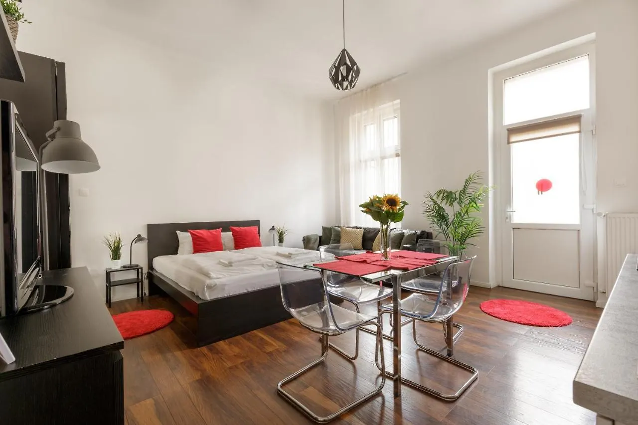 Red Dot Two - New Unit In The Heart Of Party Town Apartment Budapesta 0*,  Ungaria