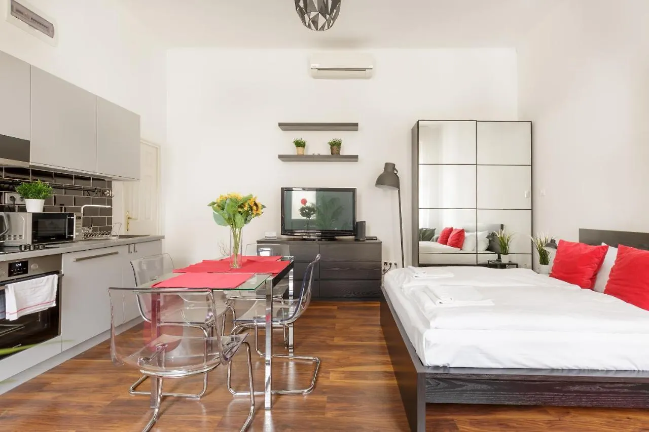 Red Dot Two - New Unit In The Heart Of Party Town Apartment Budapest